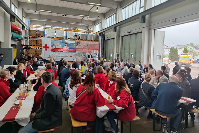 Blick auf die Besucher in der THW Halle