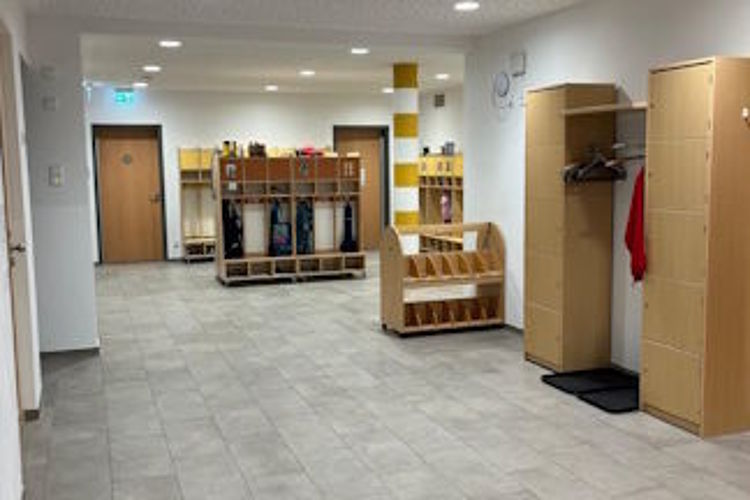 Eingangsbereich Haupteingang & Krippe Garderobe